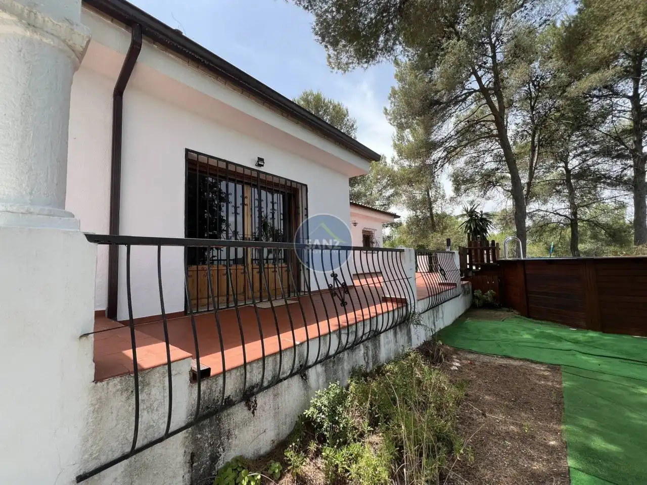 Vista exterior de Casa o xalet en venda en Agullent amb Jardí privat i Piscina