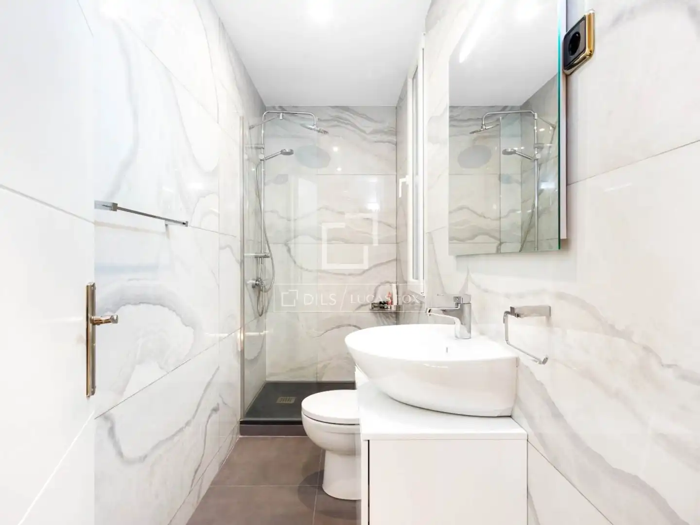 Bathroom of Flat for rent in Madrid  with Air Conditioner, Heating and Furnished