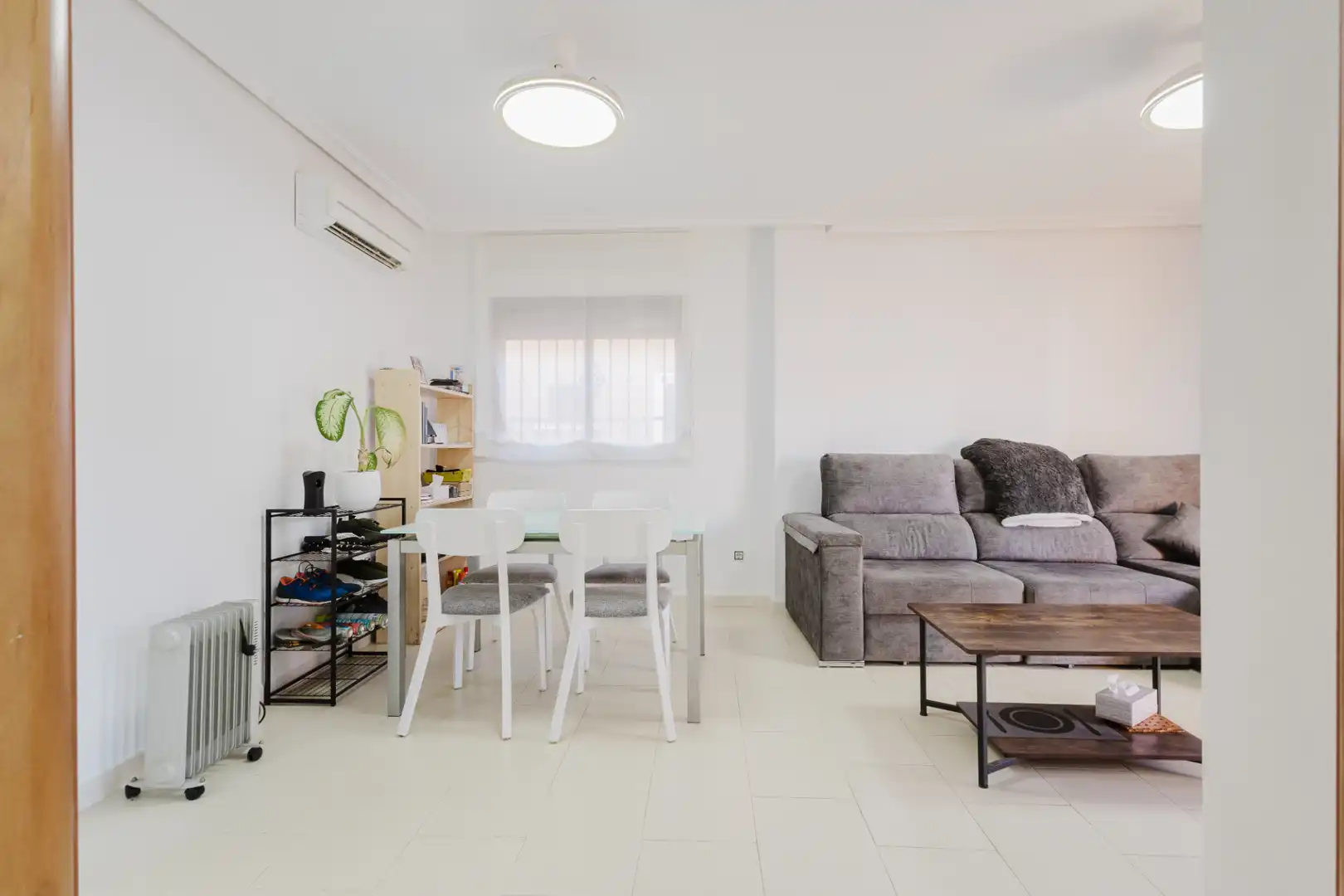 Sala d'estar de Casa o xalet en venda en Torrevieja amb Aire condicionat, Jardí privat i Terrassa