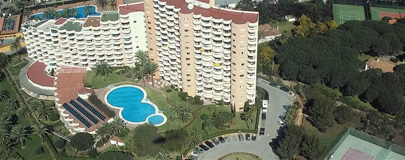 Außenansicht von Wohnung zum Verkauf in Marbella mit Klimaanlage, Privatgarten und Terrasse