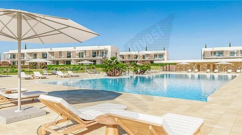 A Estrenar. Planta baja en complejo residencial con 84,92m2 aprox. de jardín, 115,17m2 aprox., amplio salón comedor con cocina amu
