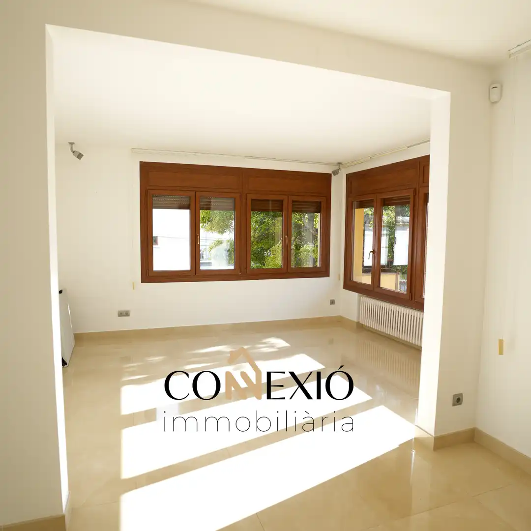 Sala de estar de Casa o chalet en venta en Banyoles con Aire acondicionado, Calefacción y Jardín privado