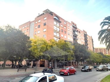 Pis amb ascensor en venda a Avenida Sinforiano Madroñero