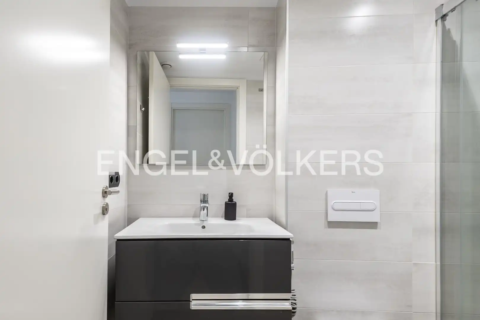 Baño de Casa adosada en venta en Badalona con Aire acondicionado, Calefacción y Terraza