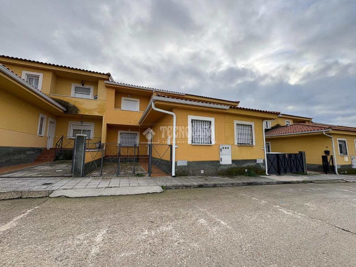 Exterior view of Single-family semi-detached for sale in Velada