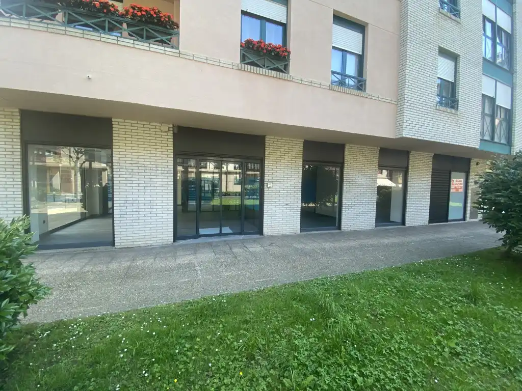 Local comercial de lloguer a Patxita Etxezarreta Kalea 2