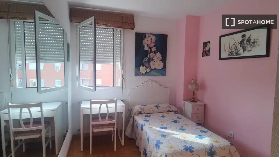 Bedroom of Flat for share in Madrid  with Air Conditioner, Heating and Terrace