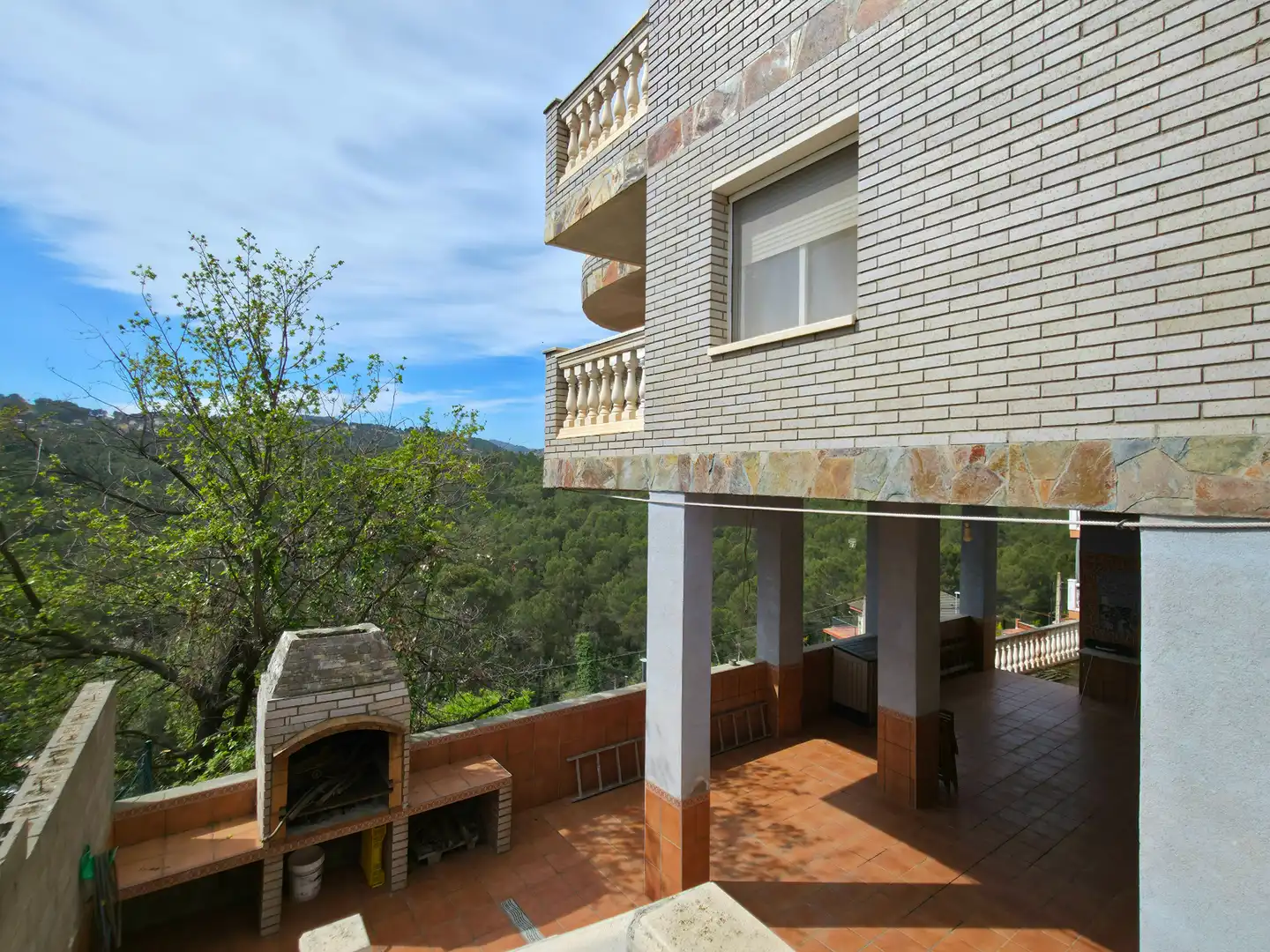 Vista exterior de Casa o xalet en venda en Sant Andreu de la Barca amb Aire condicionat, Calefacció i Jardí privat