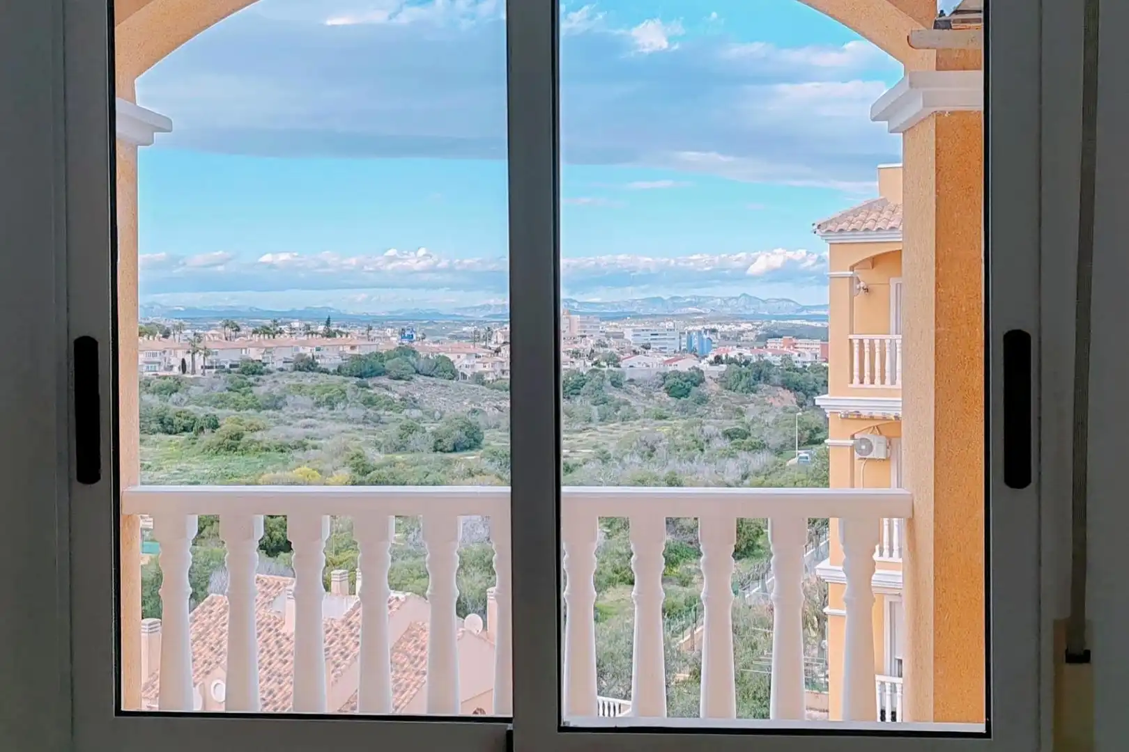 Vista exterior de Àtic en venda en Torrevieja amb Aire condicionat, Calefacció i Terrassa