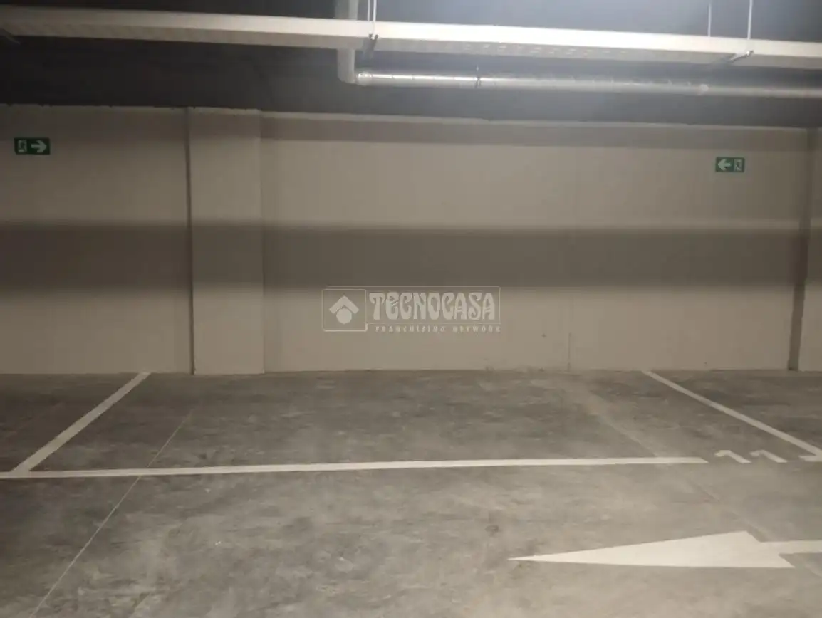 Parking de Piso de alquiler en Sevilla con Trastero