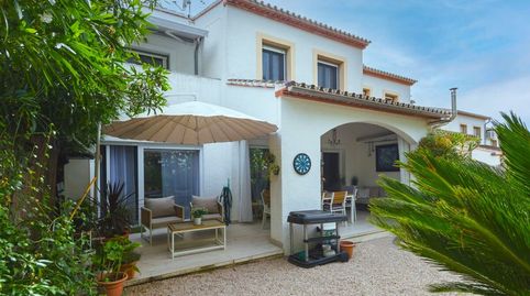 Encantador adosado reformado en Monte Pedreguer con amplia terraza Descubre esta luminosa y acogedora vivienda adosada situada en