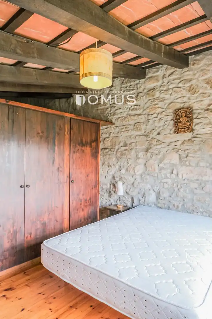 Habitación de Finca rústica en venta en Santa Pau con Calefacción, Parquet y Piscina