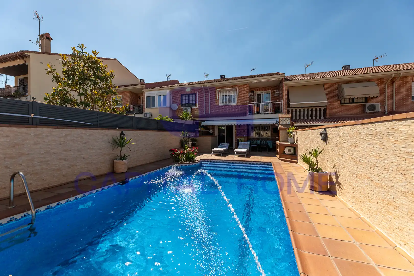 Piscina de Casa adosada en venda en Navalcarnero amb Calefacció i Moblat