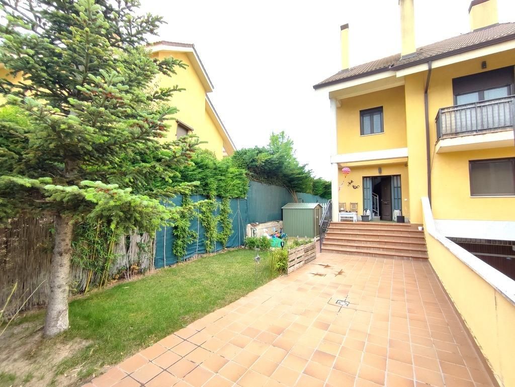 Garden of Single-family semi-detached for sale in Valladolid Capital  with Heating, Private garden and Parquet flooring