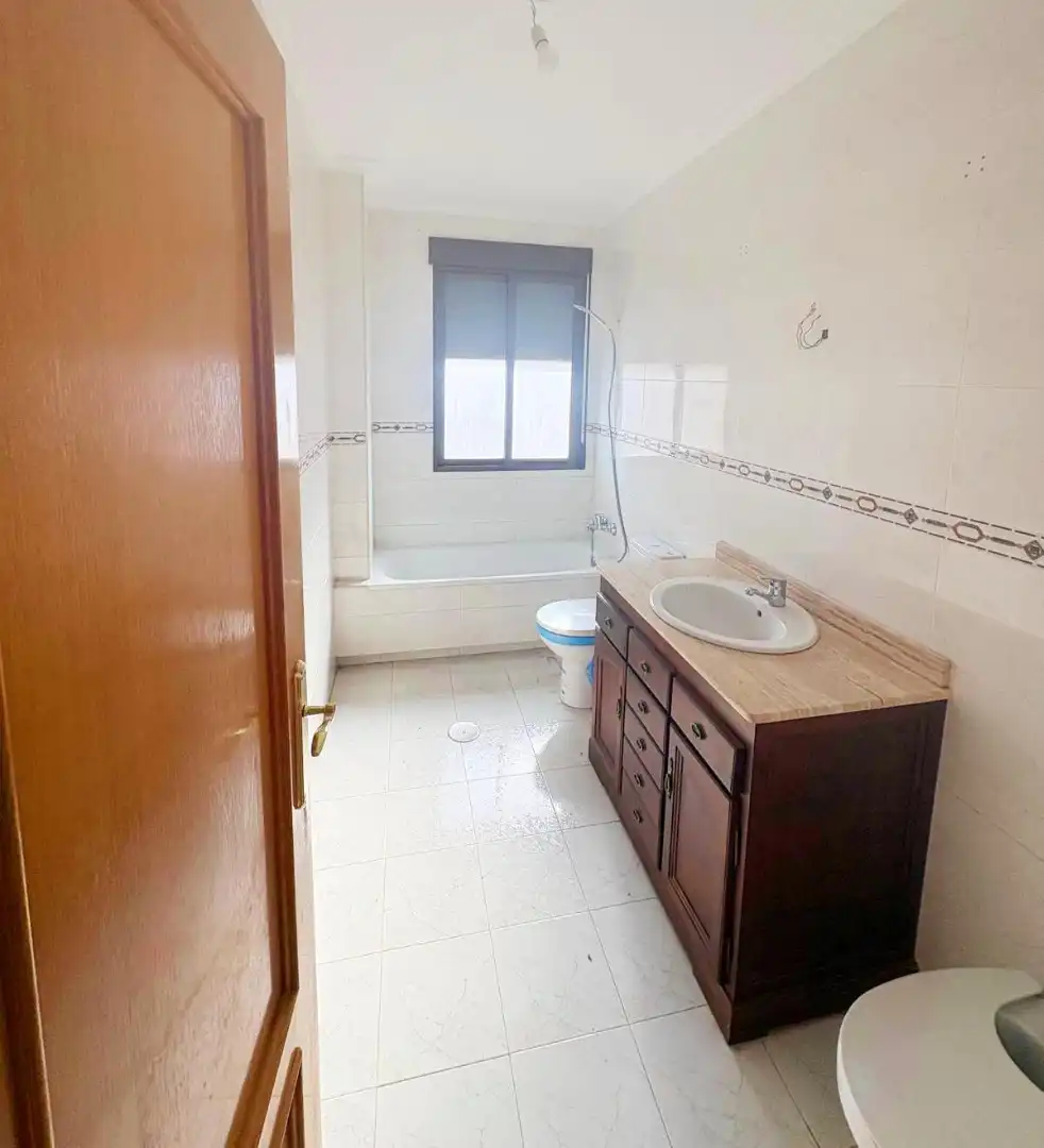 Baño de Casa adosada en venta en Albacete con Calefacción, Parquet y Internet