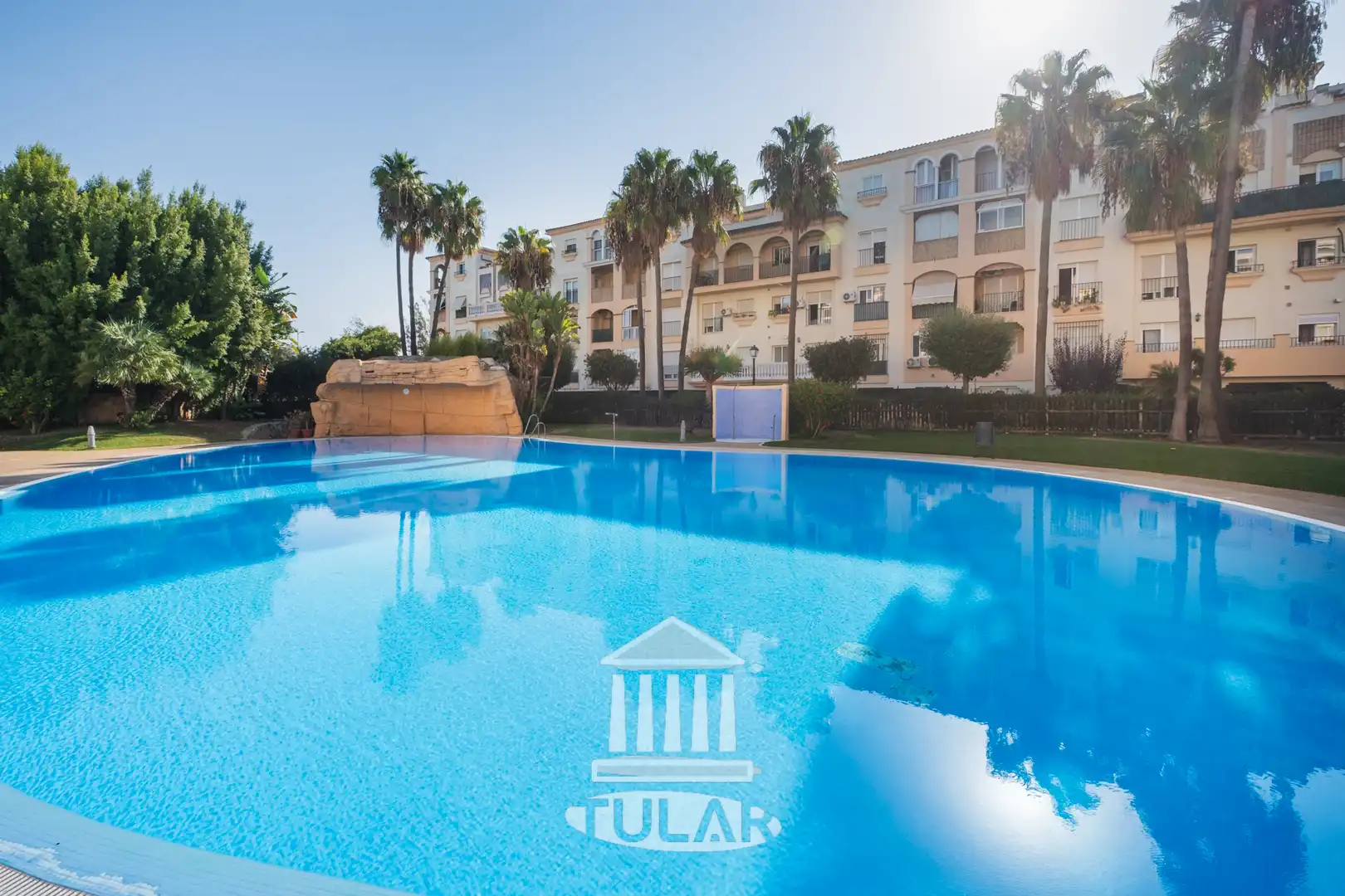 Flat with pool for sale in El Juncal - Vallealto