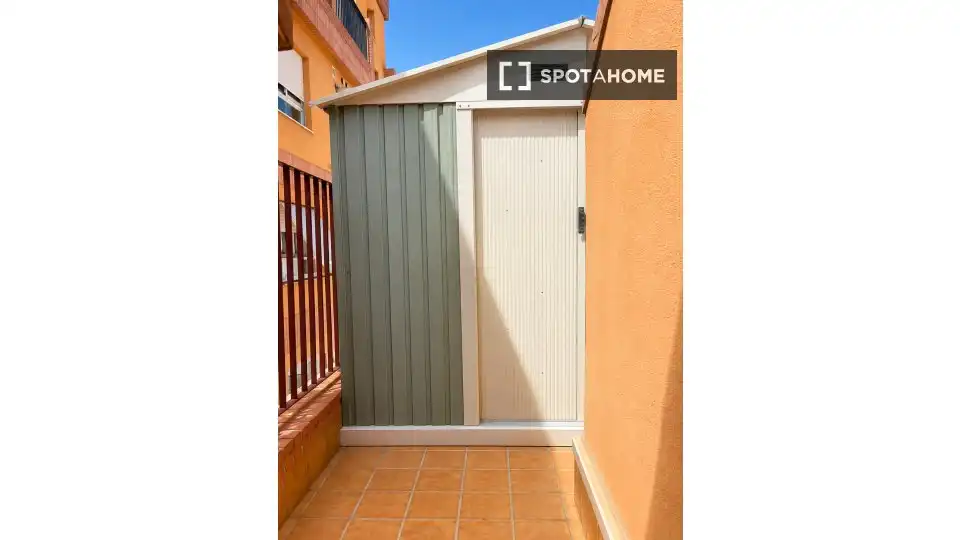 Terraza de Apartamento para compartir en Valencia con Aire acondicionado, Calefacción y Terraza