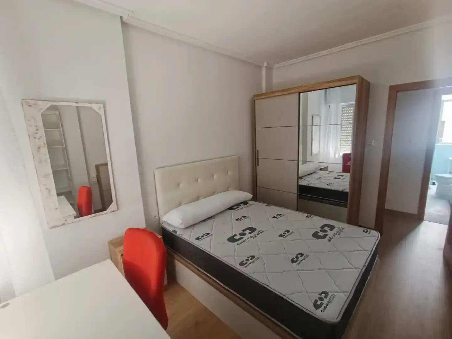 Bedroom of Flat for share in Zona Alta