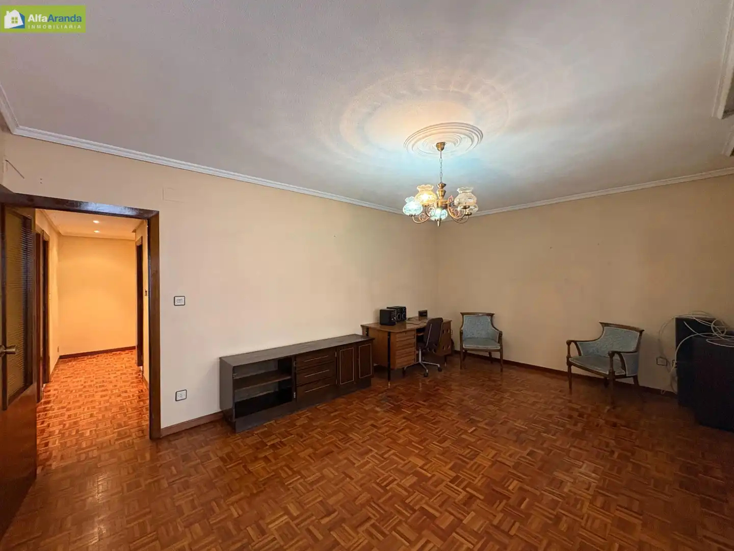 Sala d'estar de Pis en venda en Aranda de Duero amb Calefacció, Parquet i Traster