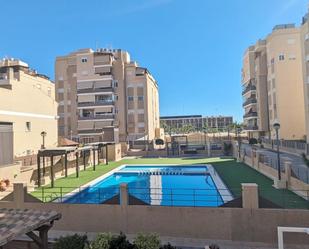 Piscina de Casa adosada en venda en Elche / Elx amb Aire condicionat i Terrassa