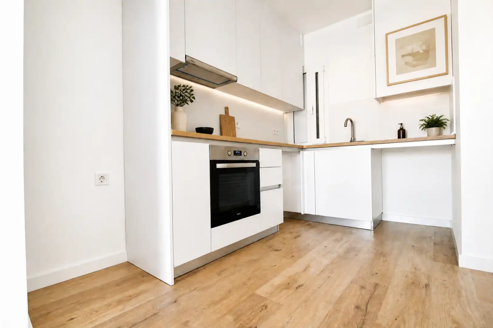 Cocina de Piso en venta en Barcelona con Parquet, Horno y Balcón