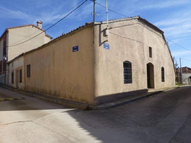 Casa adosada en Venta en C/ Añe en Santa María la Real de Nieva