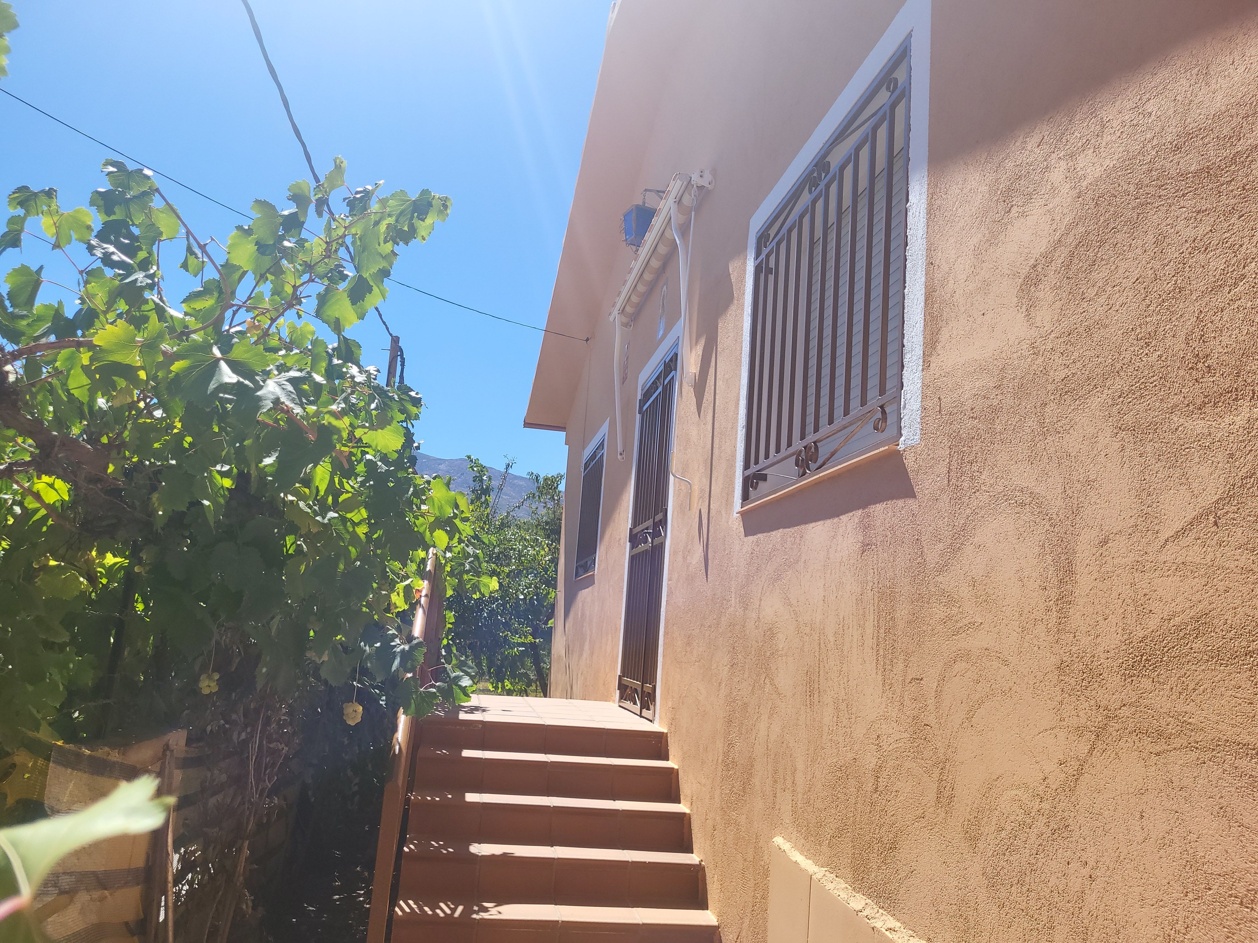 Vista exterior de Casa o xalet en venda en Burgohondo amb Jardí privat i Traster