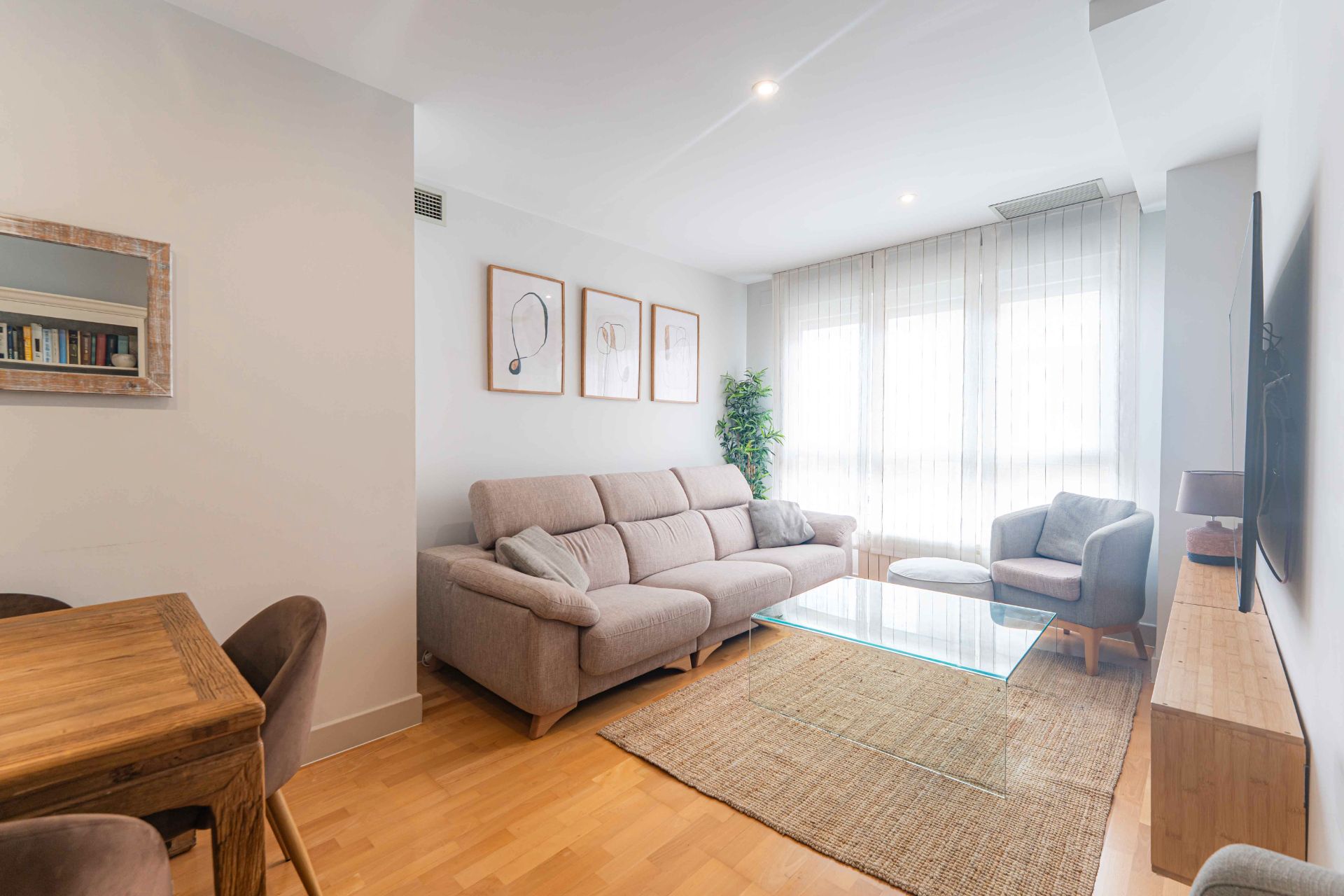 Living room of Flat for sale in Majadahonda  with Air Conditioner, Heating and Storage room