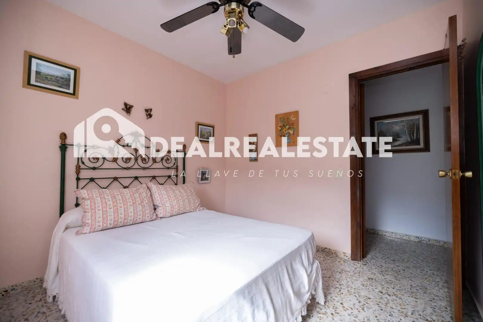 Dormitori de Casa o xalet en venda en Almonte amb Jardí privat, Terrassa i Moblat