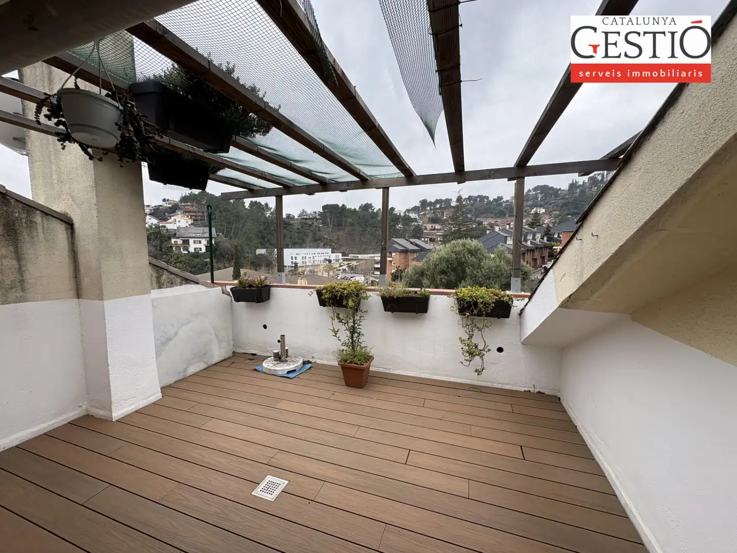 Terrasse von Einfamilien-Reihenhaus zum Verkauf in Corbera de Llobregat mit Heizung, Privatgarten und Terrasse