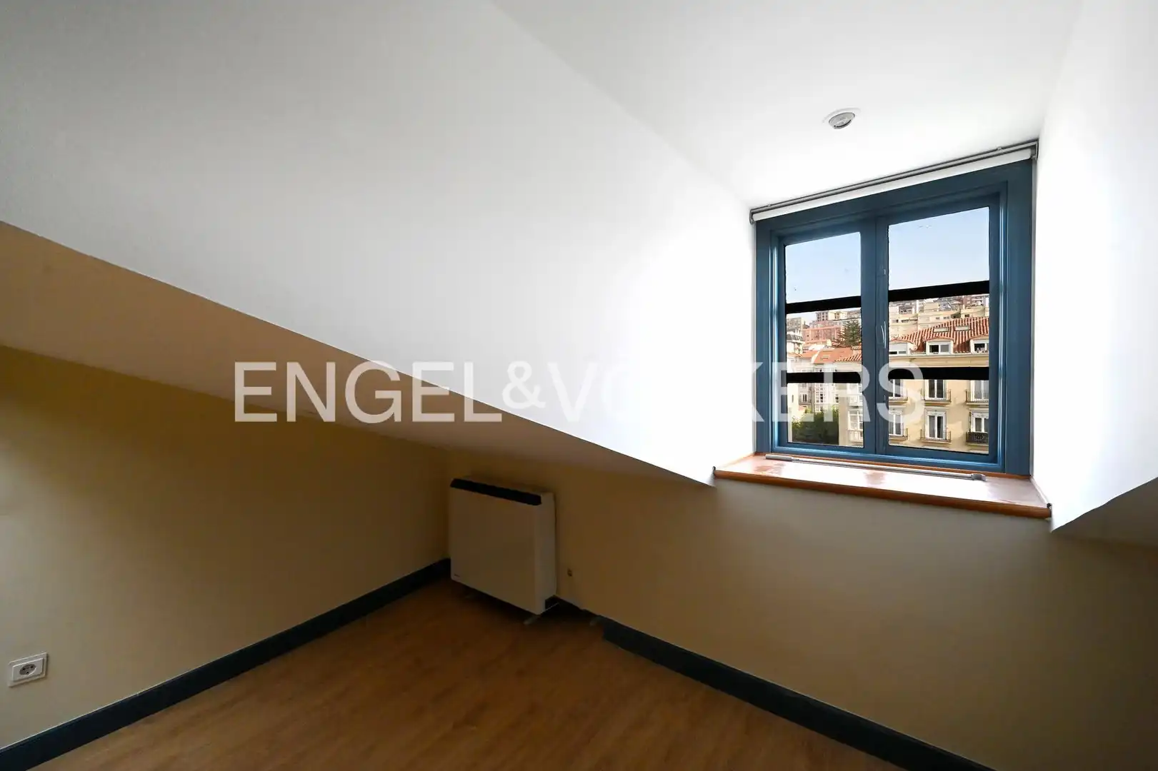 Schlafzimmer von Wohnung zur Miete in Santander mit Heizung