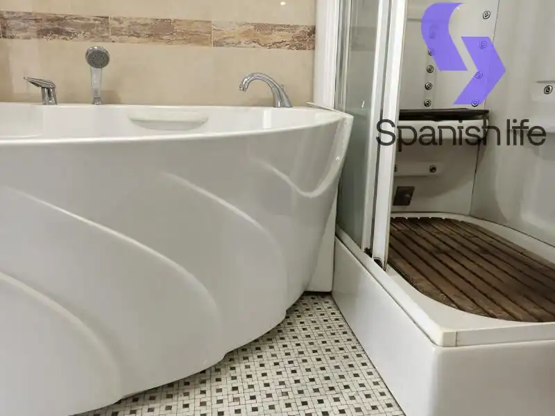 Bany de Apartament en venda en Gandia amb Traster i Moblat