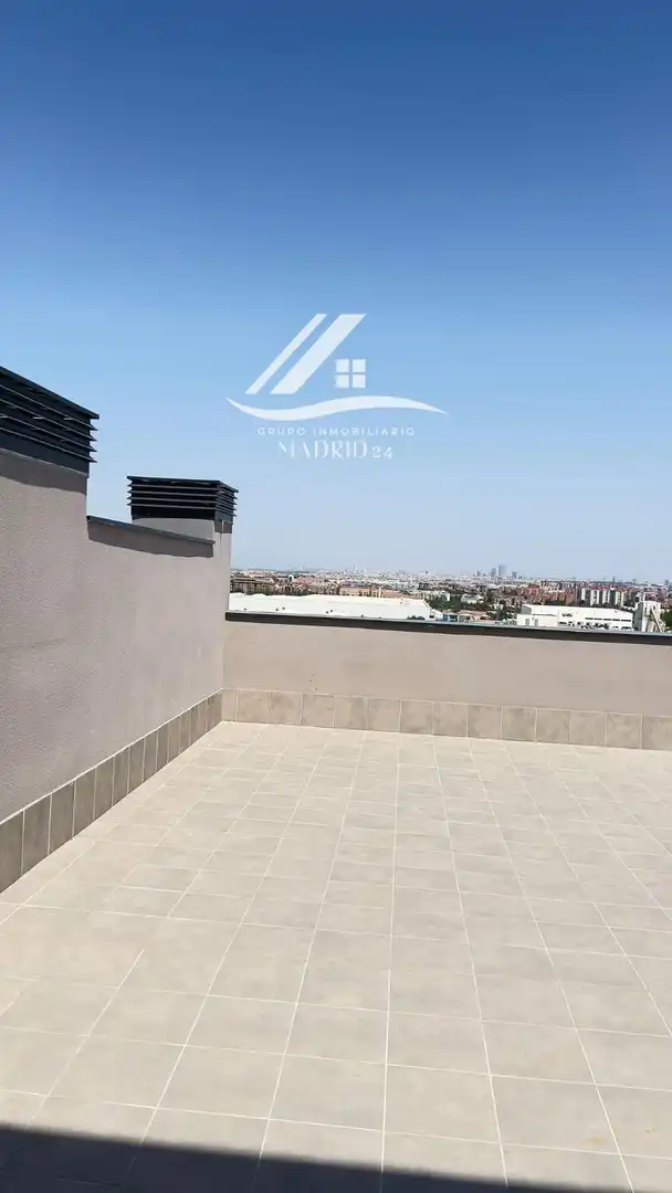Terraza de Piso en venta en Madrid con Aire acondicionado, Piscina y Piscina comunitaria