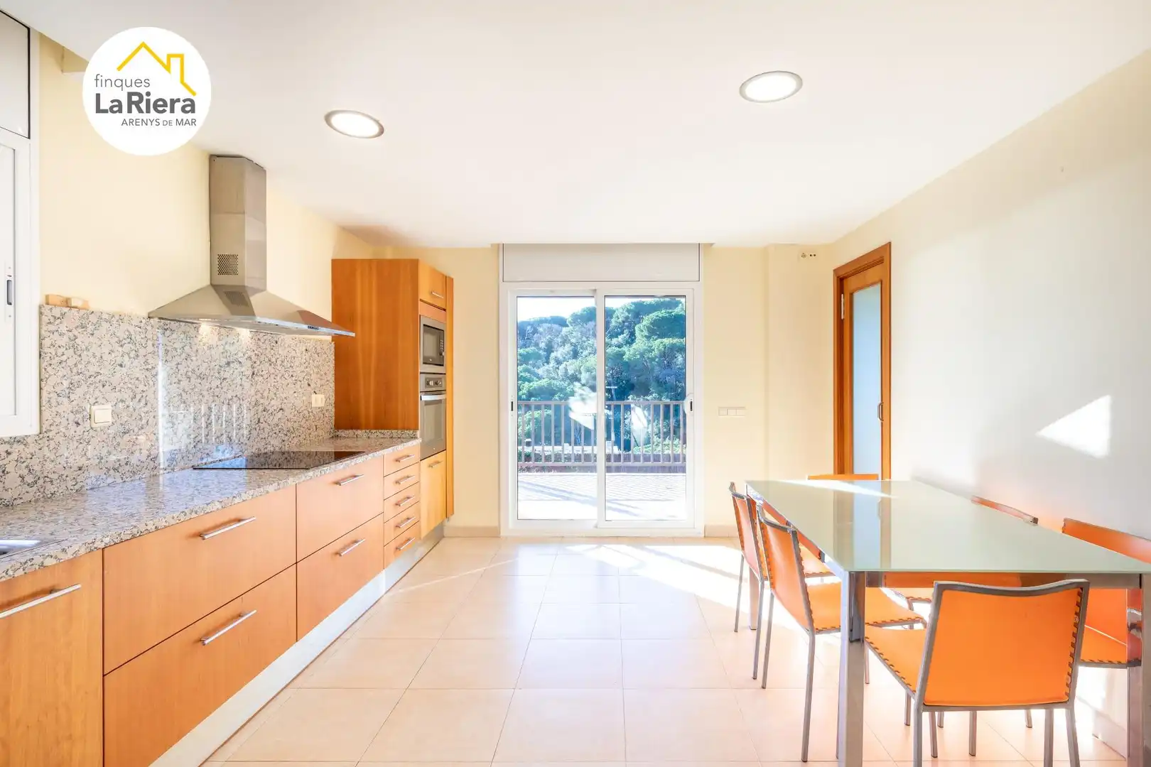 Cocina de Casa o chalet en venta en Arenys de Mar con Aire acondicionado, Calefacción y Jardín privado