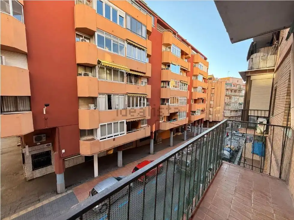 Vista exterior de Piso en venta en Benidorm con Terraza