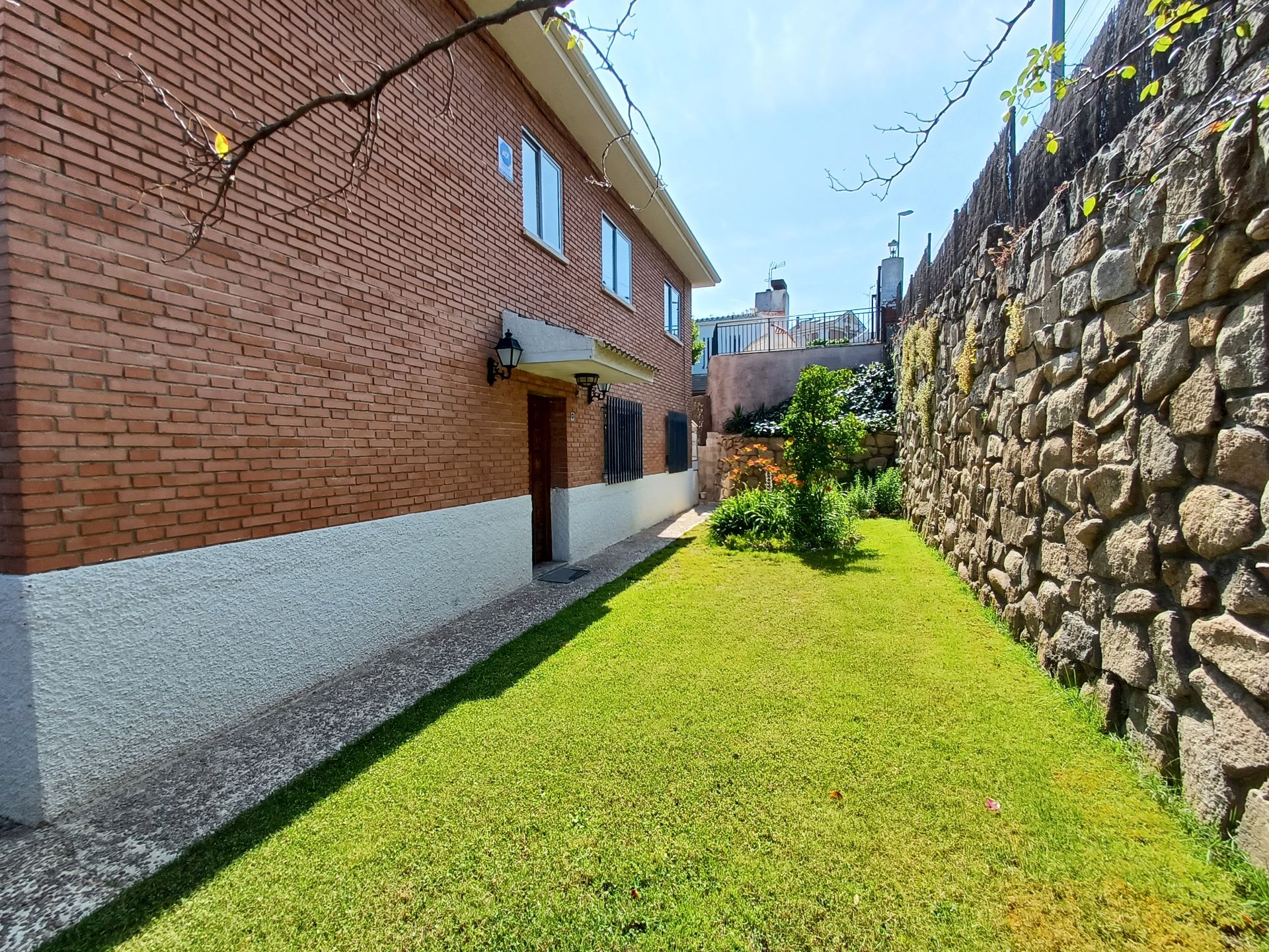 Vista exterior de Casa o xalet en venda en Algete amb Aire condicionat, Calefacció i Jardí privat