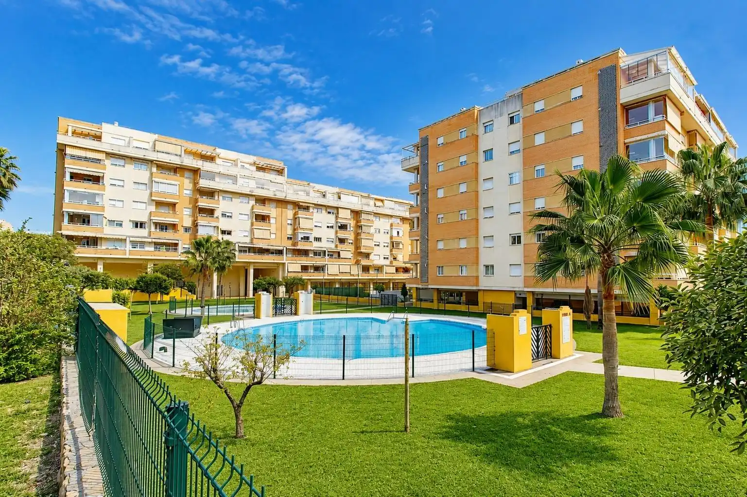 Außenansicht von Wohnung zur Miete in Málaga mit Privatgarten, Terrasse und Abstellraum