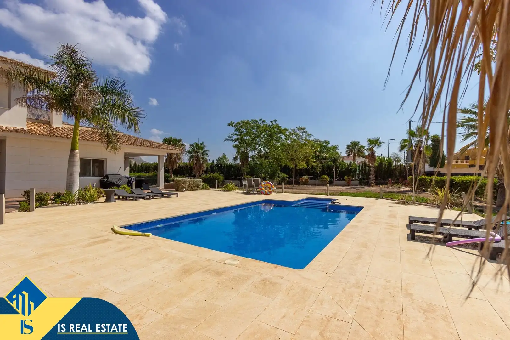 Vista exterior de Casa o xalet en venda en Alicante / Alacant amb Terrassa, Piscina i Moblat