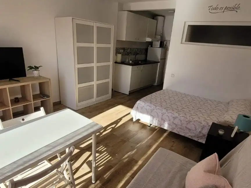 Schlafzimmer von Wohnung zur Miete in Roquetas de Mar mit Klimaanlage, Terrasse und Balkon