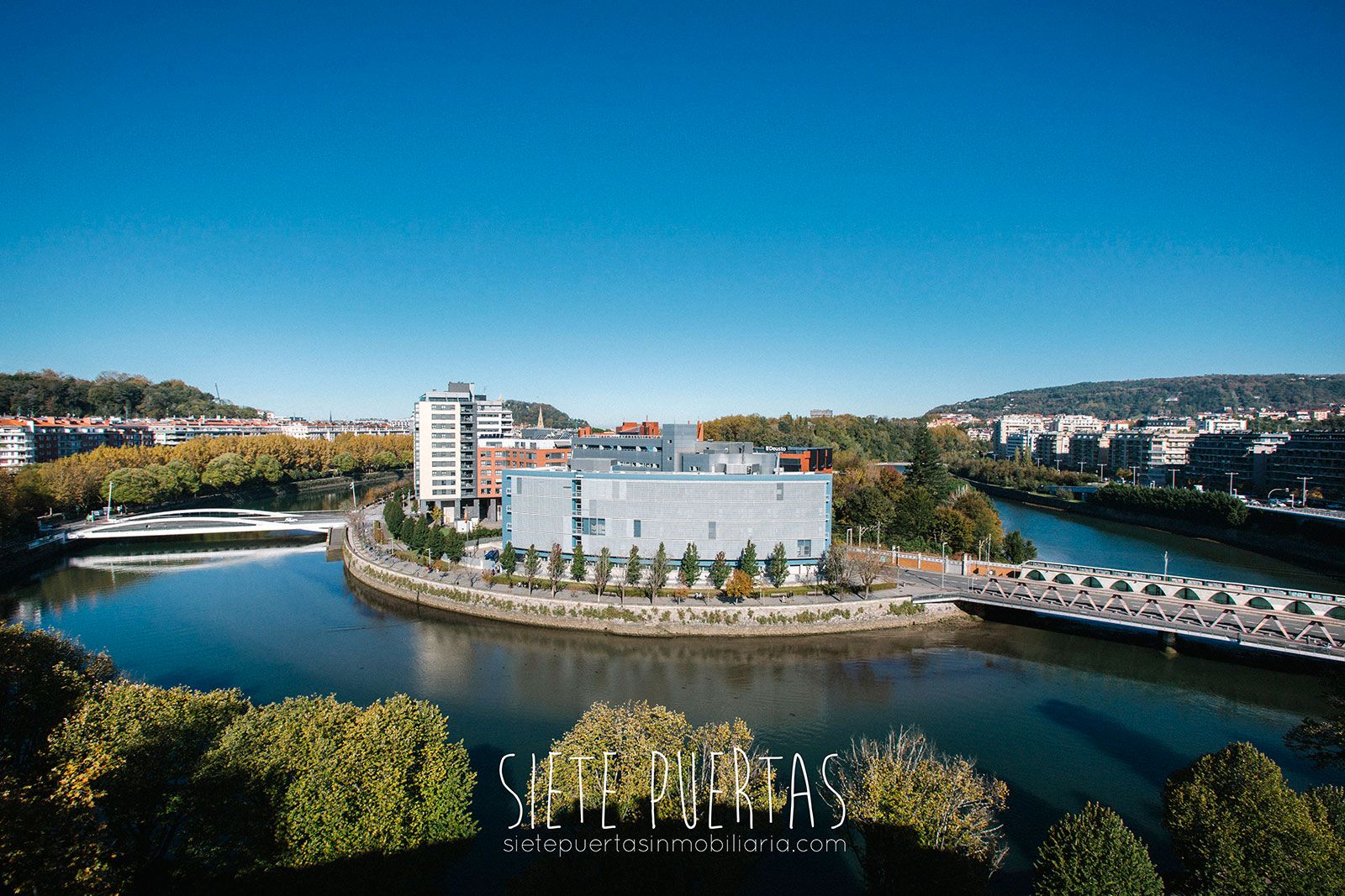 Vista exterior de Pis en venda en Donostia - San Sebastián  amb Calefacció, Parquet i Moblat