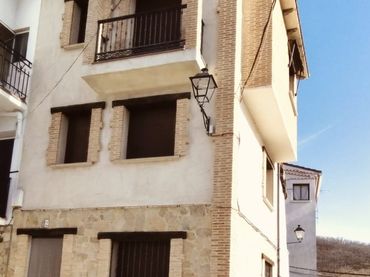 Casa rústica con balcón en venta en Plaza Corral de Miguel 2