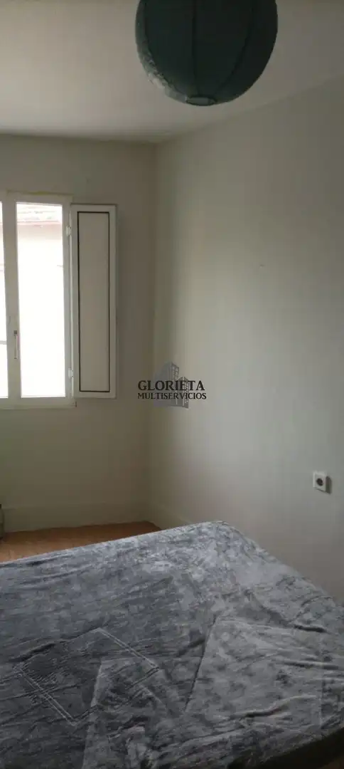 Habitación de Casa adosada en venta en Vigo  con Calefacción, Trastero y Balcón