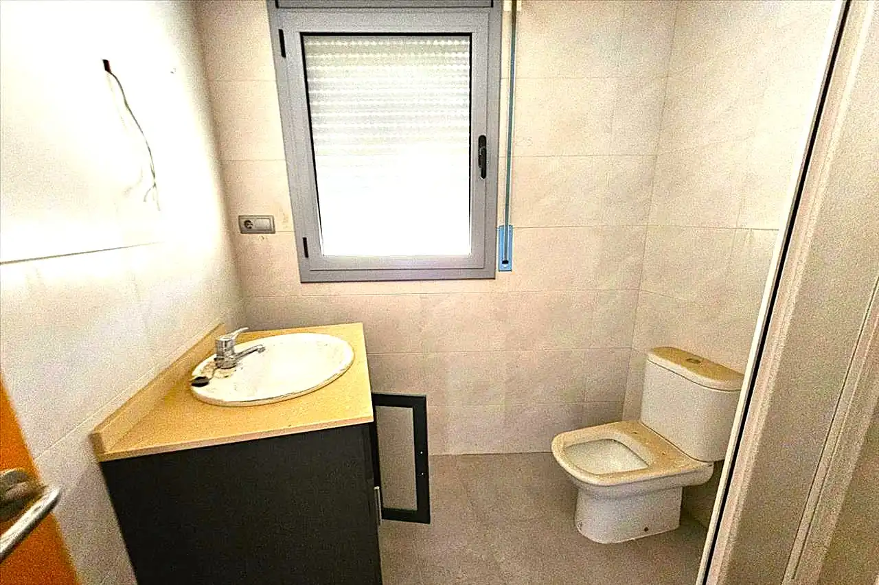 Bany de Pis en venda en Torredembarra amb Aire condicionat, Calefacció i Terrassa