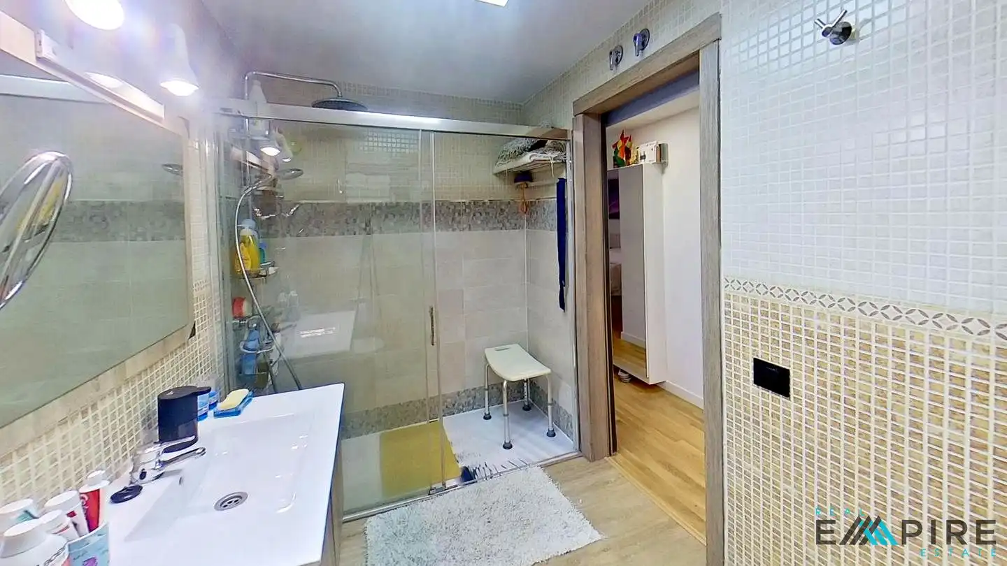 Baño de Piso en venta en Parla con Aire acondicionado, Calefacción y Internet