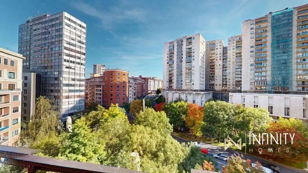 Vista exterior de Piso de alquiler en Bilbao  con Calefacción, Terraza y Balcón