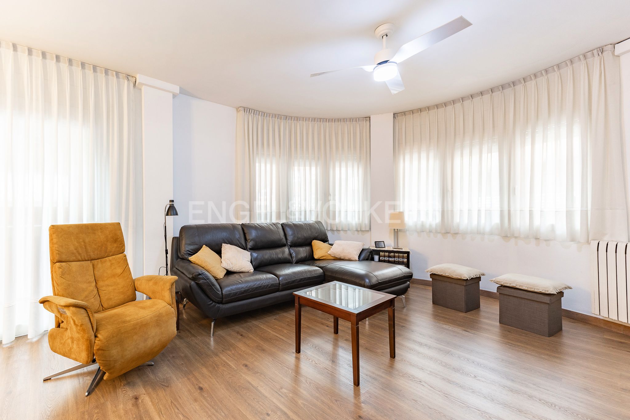 Living room of Apartment for sale in Sant Quirze del Vallès  with Air Conditioner, Heating and Parquet flooring