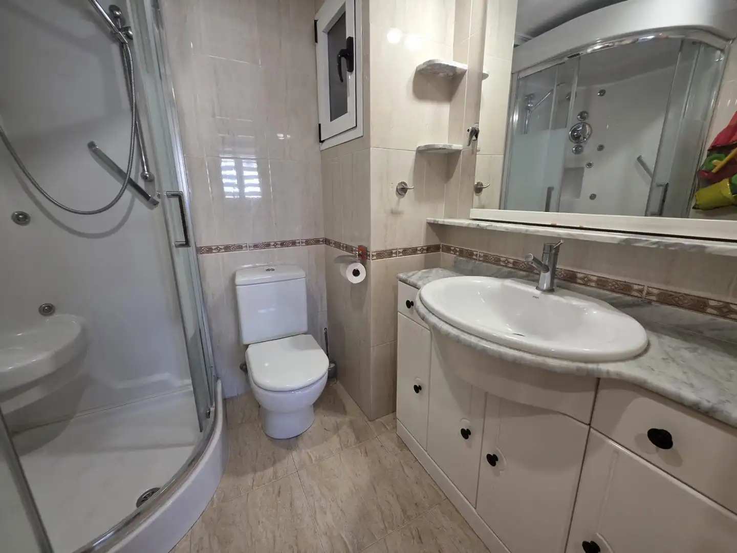 Baño de Piso en venta en Benidorm con Calefacción, Amueblado y Piscina comunitaria