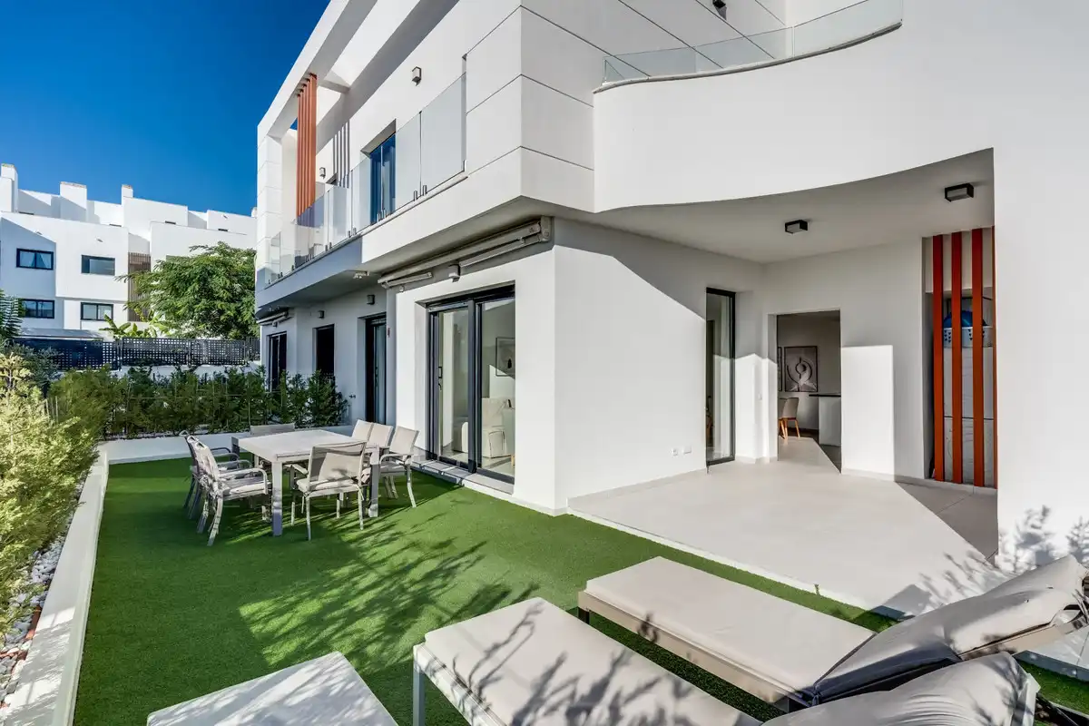 Terraced house for sale in Avenida Benamara 15