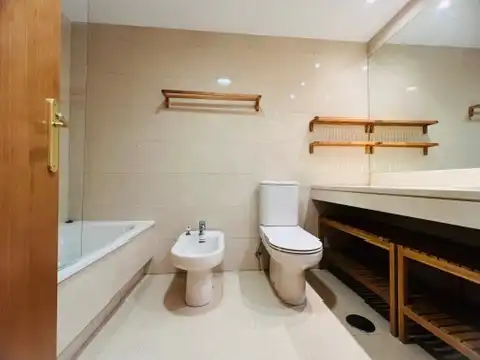 Badezimmer von Dachboden zum Verkauf in Alcobendas mit Klimaanlage, Heizung und Privatgarten