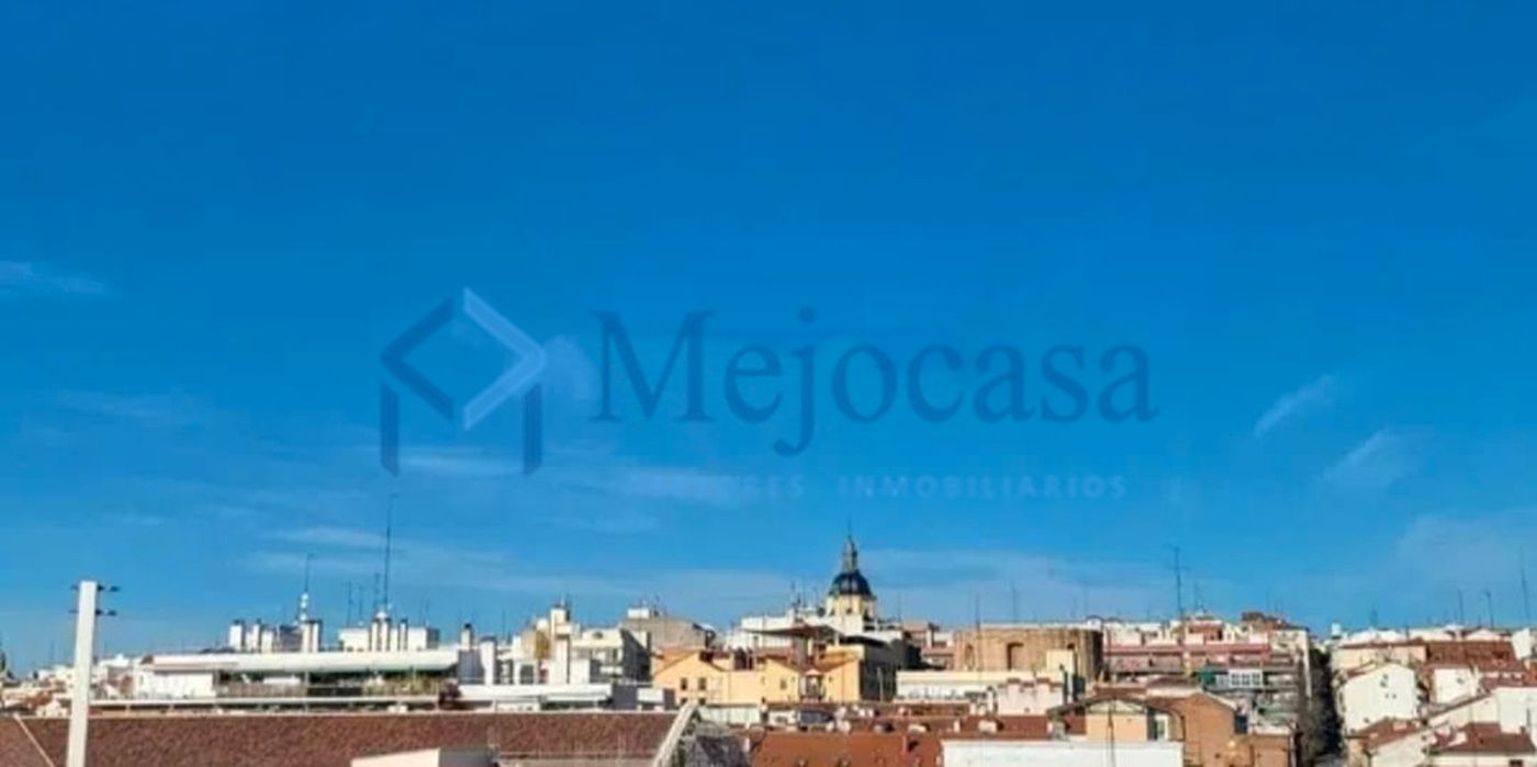 Vista exterior de Apartament en venda en  Madrid Capital amb Calefacció, Parquet i Terrassa